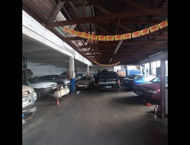 270M² WAREHOUSE TO LET IN CITY WEST